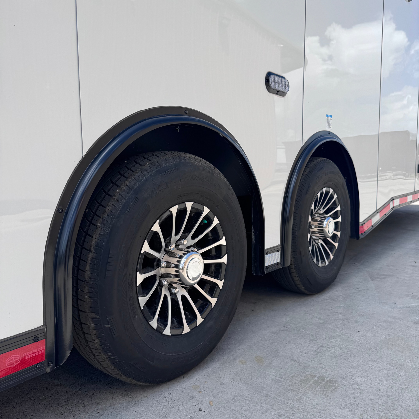 Continental Cargo 16" Aluminum Wheel & Tire   (8 Lug)