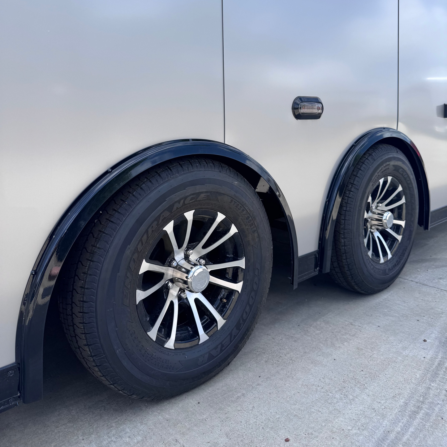 Haulmark 16" Aluminum Wheel & Tire (6 Lug)